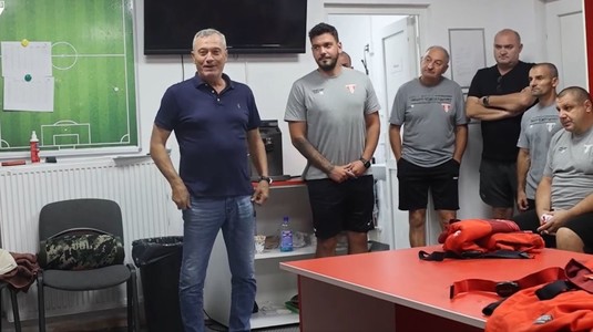VIDEO | Mircea Rednic a ieşit din spital şi a mers direct în vestiar, după infarctul suferit în meciul cu FCSB: "Doctorul nu m-a lăsat să vin aici"