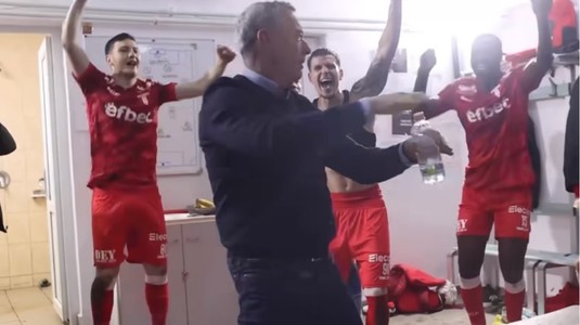 VIDEO | Mircea Rednic, dezlănţuit în vestiar după victoria dramatică din meciul cu Dinamo. Cum au petrecut jucătorii arădeni