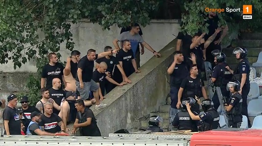 VIDEO | Incidente în tribune la CSM Slatina - Steaua. Jandarmii au intervenit pentru a despărţi cele două galerii