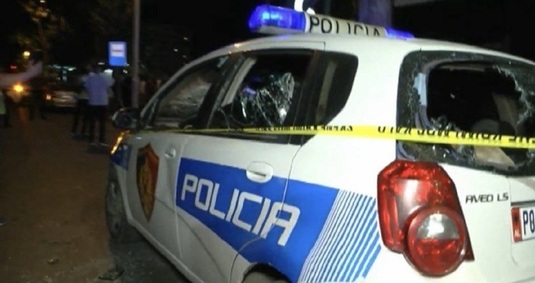 Poliţia albaneză, zeci de arestări înaintea finalei Conference League. Tirana, avariată de incidentele dintre fani şi forţele de ordine | VIDEO