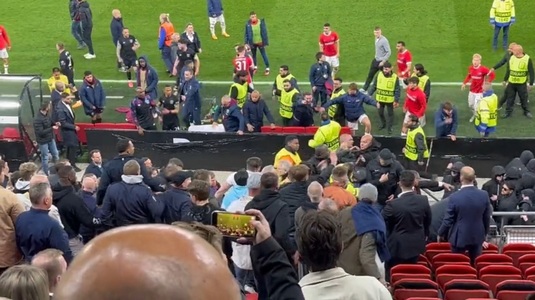 VIDEO | Violenţe de necrezut după AZ Alkmaar - West Ham 0-1! Fanii gazdelor au atacat famiilile ”ciocănarilor”, iar suporterii şi jucătorii englezi au intervenit