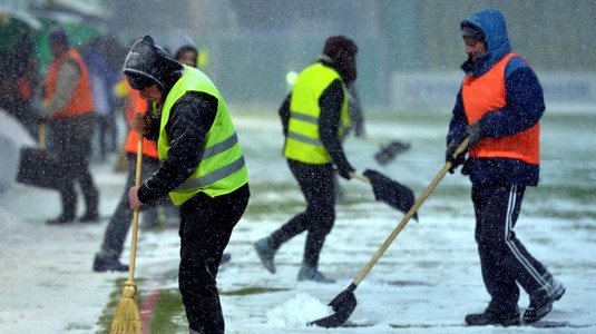 Oţelul Galaţi - UTA Arad, în pericol de disputare?! Gazdele şi-au chemat fanii cu lopata la stadion: ”Cine vrea să dea o mână de ajutor”
