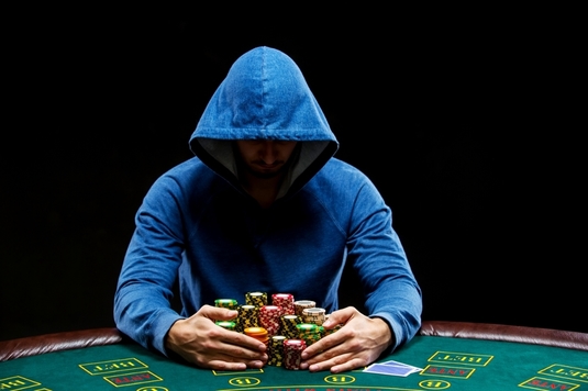 Turneele de poker bounty vin cu un plus de adrenalină