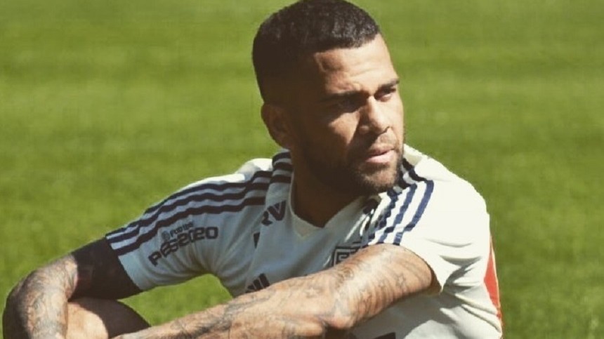 //i0.1616.ro/media/581/3142/38106/21519401/1/fb-dani-alves-3.jpg