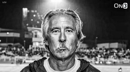 Dramă în California: Un antrenor de fotbal universitar devenit eroul unui documentar Netflix a fost împuşcat mortal