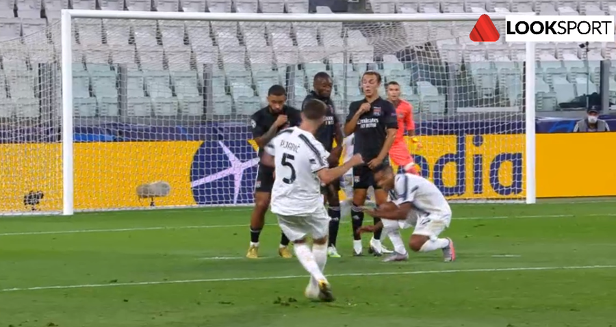 Faza care a repus Juventus pe linia de plutire cu Lyon. A fost sau nu penalty? VIDEO cu momentul care i-a intrigat pe fracezi 