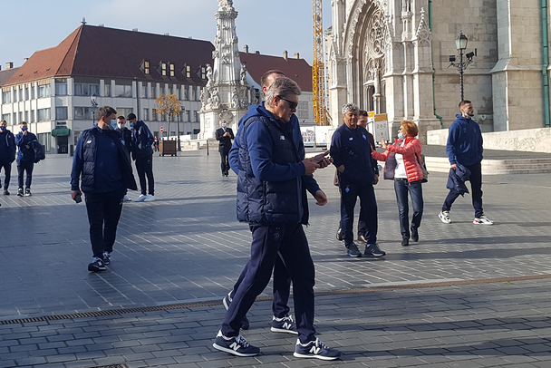FOTO | Mircea Lucescu şi jucătorii lui Dinamo Kiev, impresionaţi de centrul istoric al Budapestei