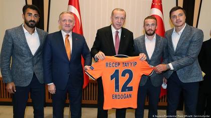 O nouă reacţie a preşedintelui Erdogan, după scandalul de rasism de la PSG - Basaksehir. ”Sperăm că în această seară meciul se va încheia în linişte şi că vom continua drumul la fel”