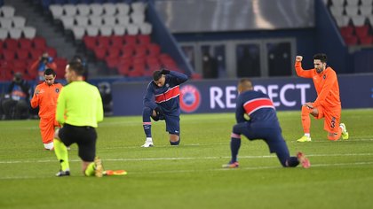 FOTO | Măsuri speciale înaintea meciului PSG - Başakşehir, din Liga Campionilor! Mesaje şi bannere împotriva rasismului