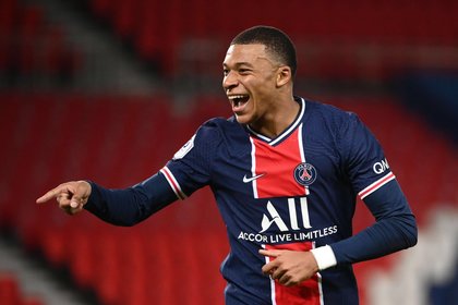 VIDEO | 'Fenomenul' Mbappe, record în Liga Campionilor! Francezul a înscris două goluri cu Başakşehir