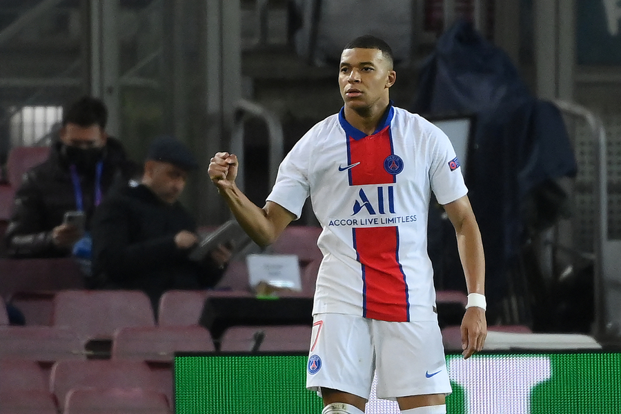 VIDEO | Mbappe, coşmarul catalanilor! Campionul mondial a înscris un hattrick, iar PSG a învins Barcelona cu 4-1 