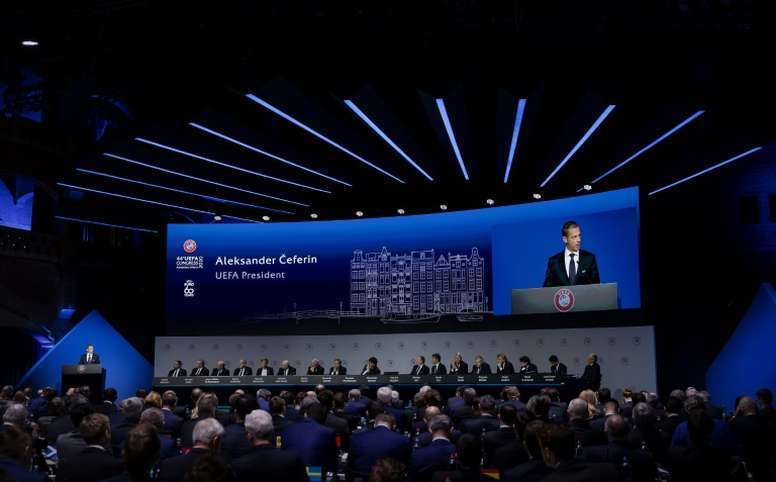 UEFA pregăteşte sancţiuni pentru cele 12 cluburi care au "forţat" Super Liga. Real - Chelsea, din semifinale, se dispută!
