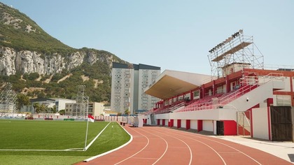 FOTO | Imagini spectaculoase cu arena celor de la Lincoln Red Imps. Jucătorii lui Marius Şumudică vor fi flancaţi de stânci în confruntarea de marţi