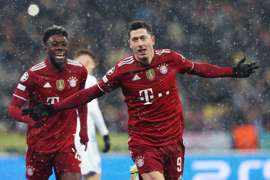 VIDEO | Într-un peisaj de iarnă, Bayern Munchen câştigă cu emoţii în faţa celor de la Dinamo Kiev. Gol de senzaţie înscris de Lewandowski