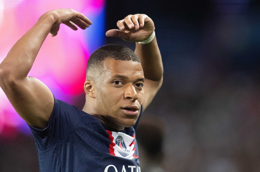 VIDEO | PSG a învins Juventus, scor 2-1, în derby-ul primei seri din Liga Campionilor. "Dubla" lui Kylian Mbappe a decis meciul din capitala Franţei