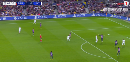 VIDEO | Pique nu face pasul la offside corect. Inter profită şi restabileşte egalitatea cu Barcelona