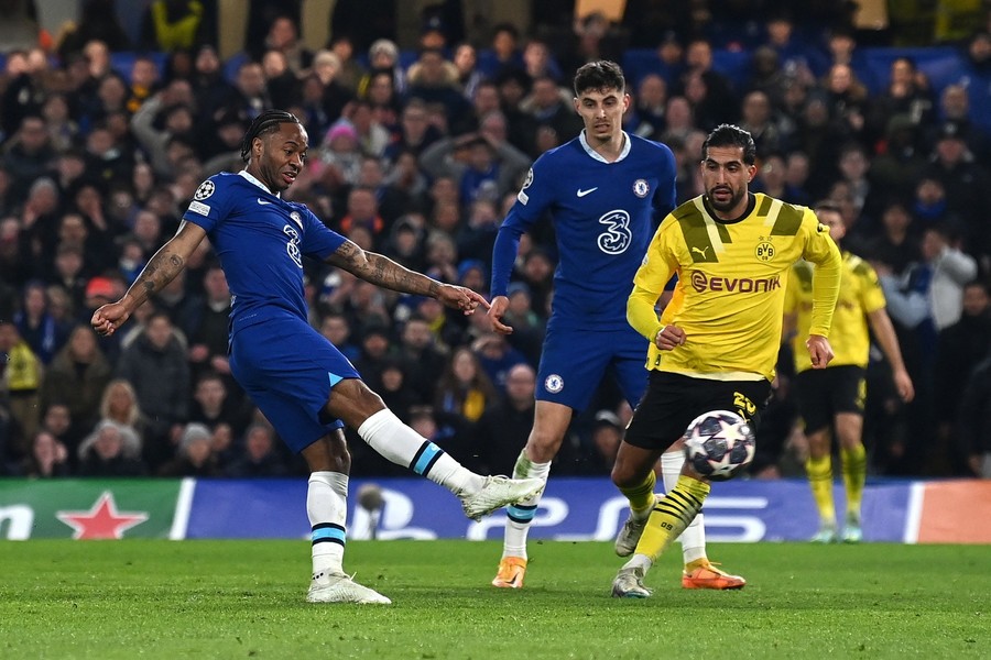 VIDEO | Sterling s-a făcut de râs în primă fază, dar ajutat de şansă a reuşit să marcheze cu Dortmund
