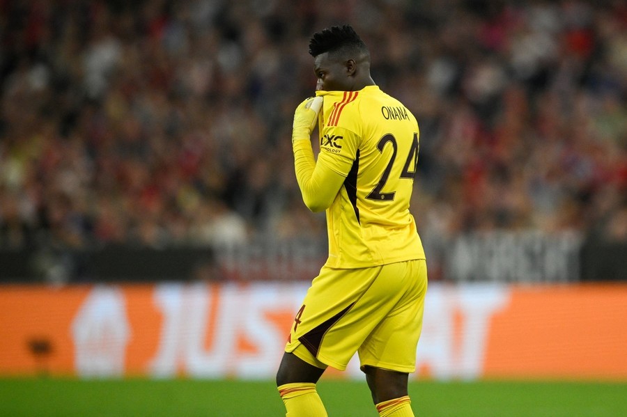 VIDEO ǀ Ce gafă comite Onana! Portarul lui United a scăpat mingea bizar la un şut slab