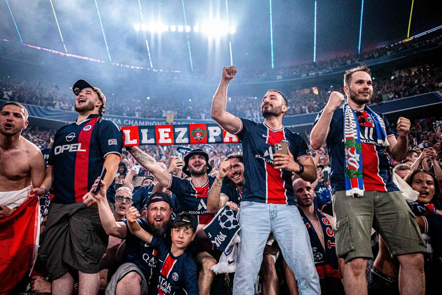UEFA va deschide o procedură disciplinară, după ce fani ai echipei PSG au invadat terenul la Munchen, la finalul meciului cu Inter Milano