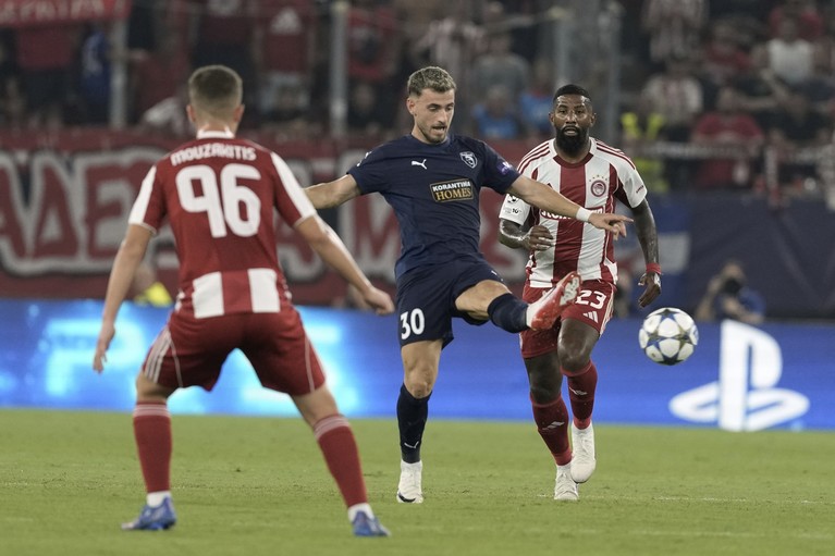 VIDEO | Spectacolul din Champions League se vede la Prima Sport! Al doilea cartonaş roşu acordat în Grecia