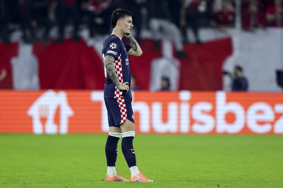 Dennis Man, prestaţie sub aşteptări! Nota primită de internaţionalul român după meciul Olympiakos – PSV 