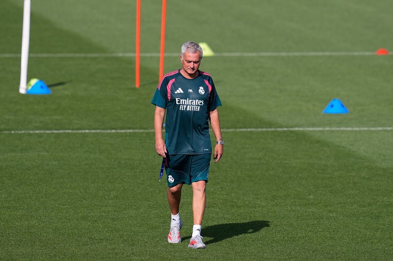 Jose Mourinho, laude pentru Inter înainte de revederea cu Cristi Chivu: „Ambele echipe se vor lupta pentru câştigarea Ligii Campionilor”