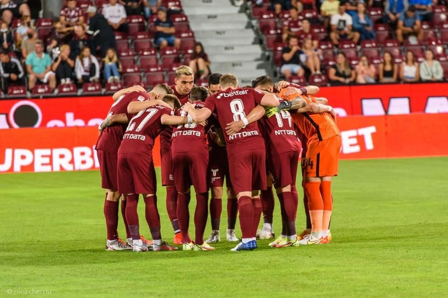 O nouă seară în care s-a stins nocturna pentru fotbalul românesc. CFR Cluj, umilită de-a dreptul de Steaua Roşie. Sârbii nici n-au forţat, dar s-au impus cu 4-0 