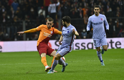 Galatasaray - Barcelona 1-2. Cicâldău a dat o pasă decisivă, dar catalanii merg în sferturile Europa League. Moruţan a intrat pe final