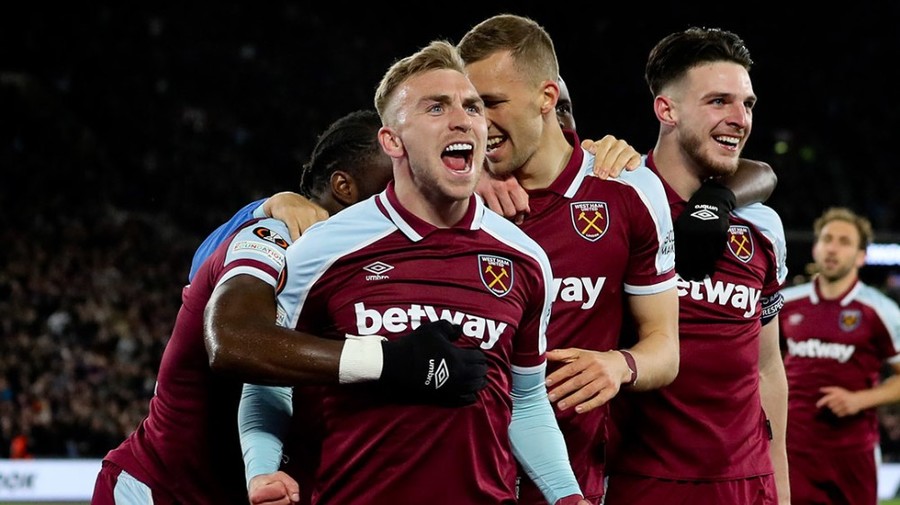 West Ham United a deschis o anchetă după ce doi comentatori germani au fost agresaţi la meciul cu Eintracht Frankfurt
