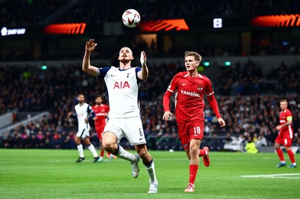 VIDEO | Tottenham - AZ Alkmaar 1-0. Radu Drăguşin, integralist la englezi