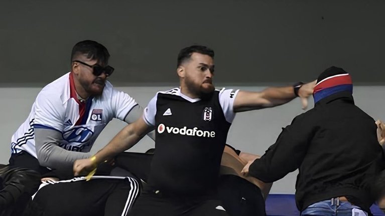 Incidente între suporteri după meciul Olympique Lyon - Besiktas