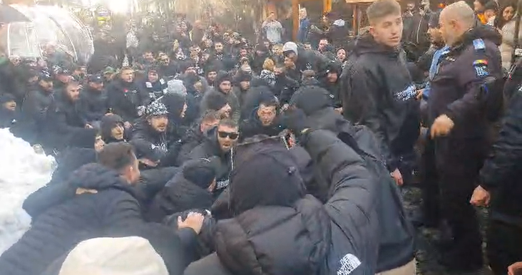 VIDEO | Fanii lui PAOK au luat cu asalt Centrul Vechi din Capitală