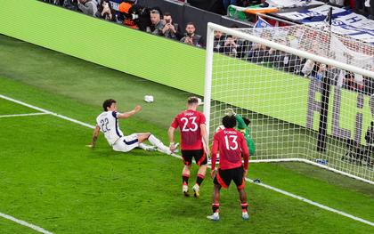 VIDEO | Manchester United se face de râs şi în finala Europa League! Un autogol face diferenţa după prima repriză