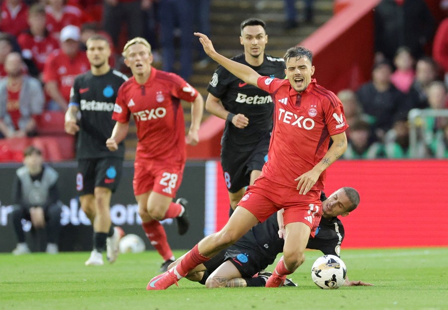 FCSB, probleme în meciul cu Aberdeen! Campioana României rămâne în zece oameni după eliminarea lui Cisotti 