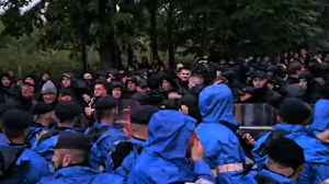 VIDEO EXCLUSIV | Scandal cu fanii elveţieni înainte de Young Boys - FCSB. Jandarmii au fost nevoiţi să intervină