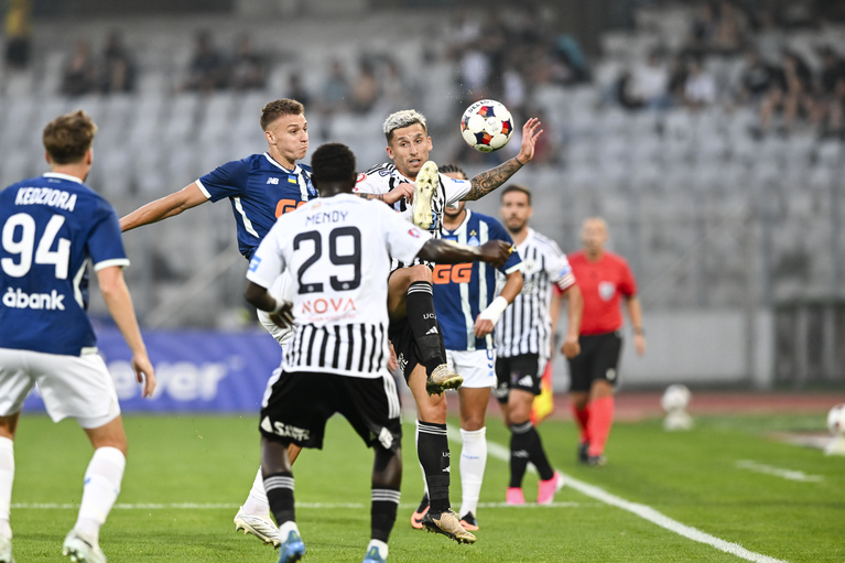 VIDEO | "U" Cluj - Dinamo Kiev, LIVE pe Prima Sport 1 şi PrimaPlay.ro! Ardelenii încep să pună tot mai mare presiune