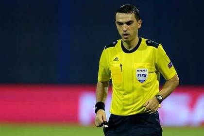 Ovidiu Haţegan arbitrează meciul CFR Cluj – Gaz Metan Mediaş
