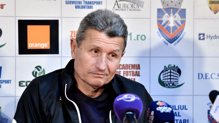"Nu pot face faţă unei asemenea provocări!". Mulţescu, discurs care-i va îngrijora pe fanii lui Dinamo