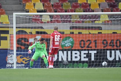 VIDEO | Marele restart se amână. Dinamo - Hermannstadt 1-1. Sorescu i-a salvat pe ”câini” de la eşec 