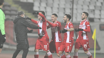 EXCLUSIV | Craiova şi FCSB, "somate" să intre şi ele în cursa pentru omul ofertat de CFR: "Serios şi disciplinat, are calităţi de lider"