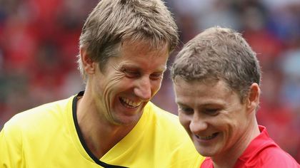 Moment superb cu Duckadam şi Van der Sar! Ce i-a spus legenda lui United Eroului de la Sevilla când s-au întâlnit: "N-a mai rezistat şi m-a întrebat asta"
