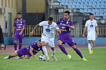 VIDEO | FC Argeş - Gaz Metan Mediaş 1-1. Maes a deschis scorul, Şerban a marcat în propria poartă. Gazdele egalează FC Voluntari, Hermannstadt şi Poli Iaşi