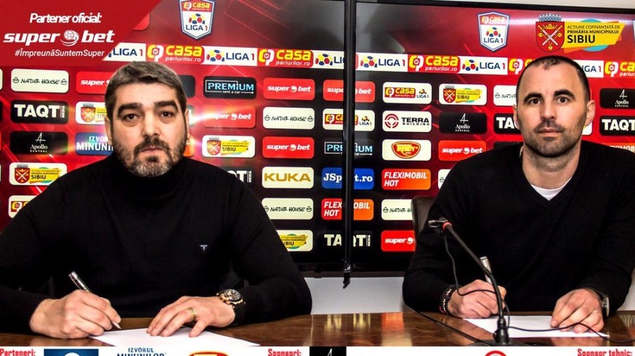 Liviu Ciobotariu îşi felicită, dar îşi şi avertizează elevii. Mesaj cu dublu înţeles