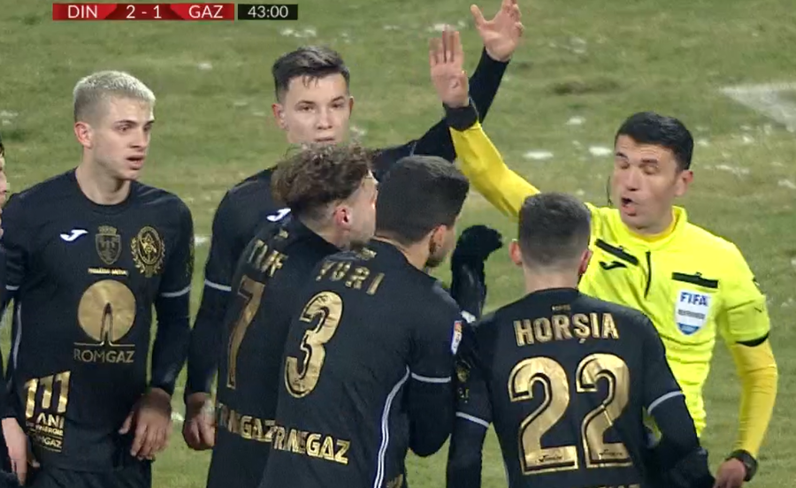 VIDEO | Fază controversată în Ştefan cel Mare: Dinamo, în avantaj după un gol contestat vehement de Gaz Metan. Verdictul lui Miriuţă