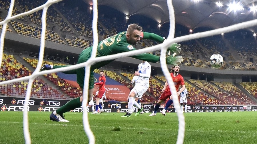 VIDEO | FCSB - Gaz Metan Mediaş 1-0. Florin Tănase îi salvează pe roş-albaştri în prelungiri şi îi menţine pe primul loc