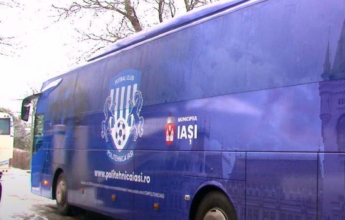 Situaţia devine şi mai grea la Iaşi: Napoli vrea să plece, preşedintele a fost demis, iar clubul a rămas fără...autocar!