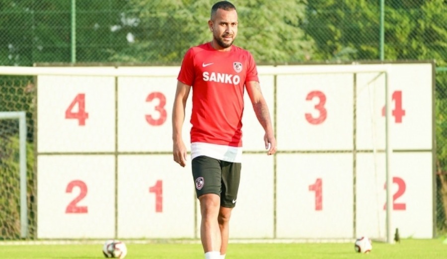 Mutare de marcă la Rapid: vine Junior Morais!