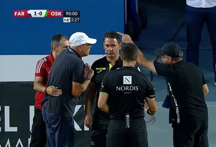 VIDEO | Gică Hagi şi Leo Grozavu, eliminaţi de arbitru. Sabău: "Doi antrenori foarte vulcanici" / Florescu: "Nu suntem la balamuc. Trebuie să aibă o ţinută"