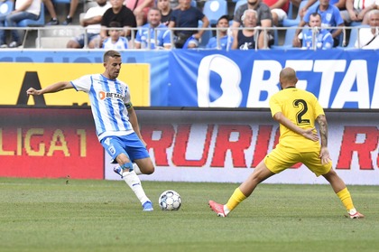 VIDEO ǀ Universitatea Craiova - Gaz Metan Mediaş 1-0. 'Alb-albaştrii' urcă în zona de play-off. Penalty ratat, eliminare, bară şi gol anulat pentru oaspeţi