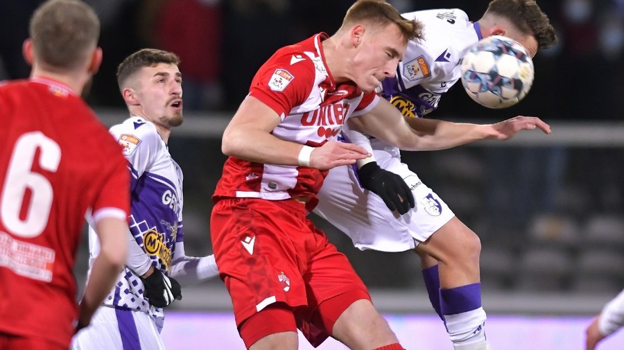 VIDEO | Stoican debutează cu înfrângere la Dinamo! „Câinii” au jucat bine, dar FC Argeş s-a impus şi cu ajutorul „centralului” Bârsan